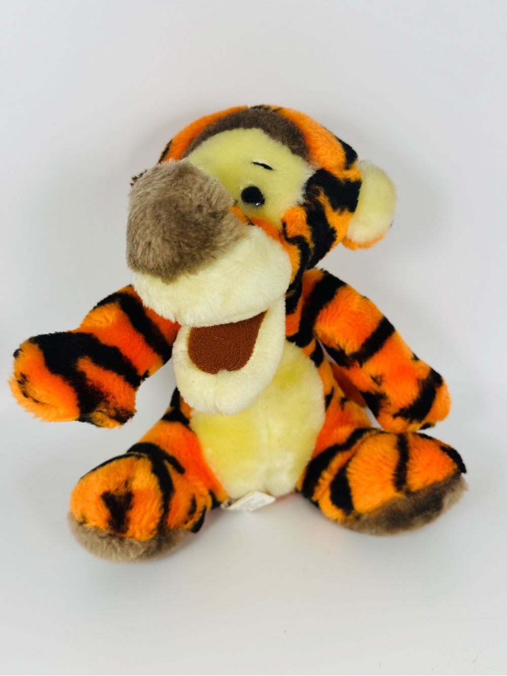 VTG Disneyland World Tigger Plush 7” Winnie The Pooh Stuffed Animal.